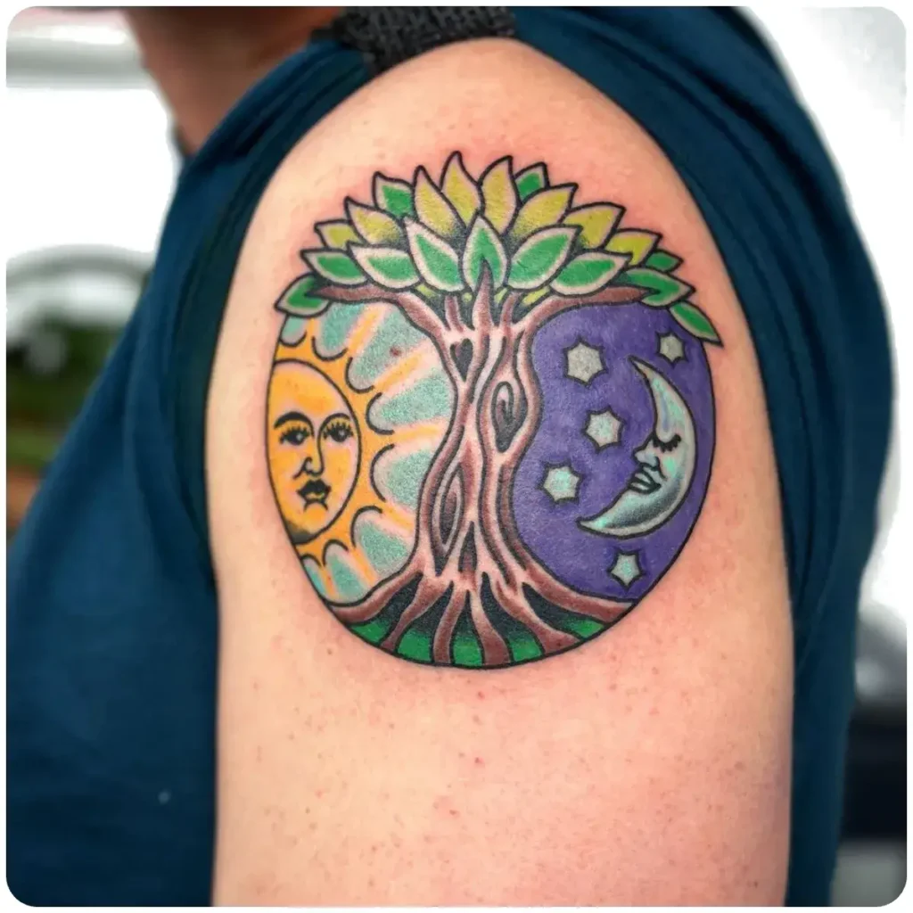 tatuaggio albero della vita sole e luna