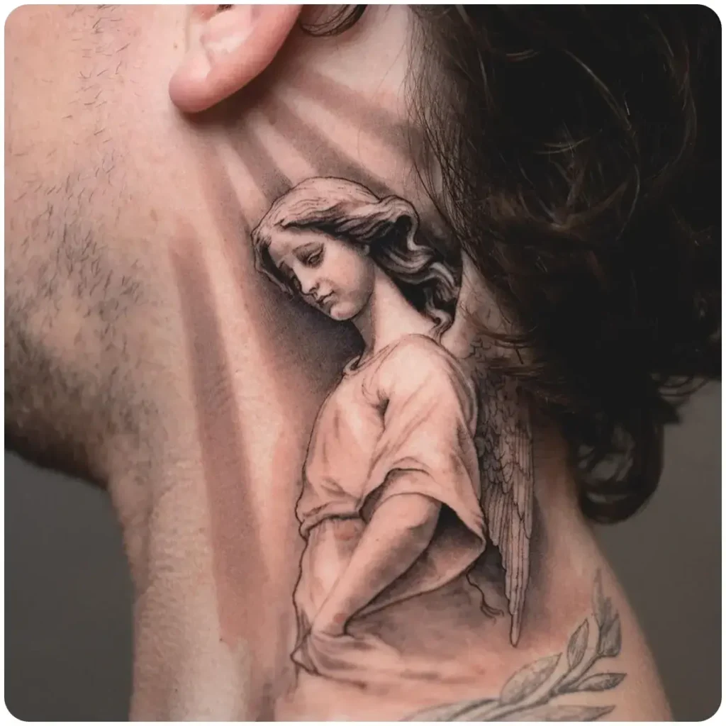 tatuaggio angelo collo
