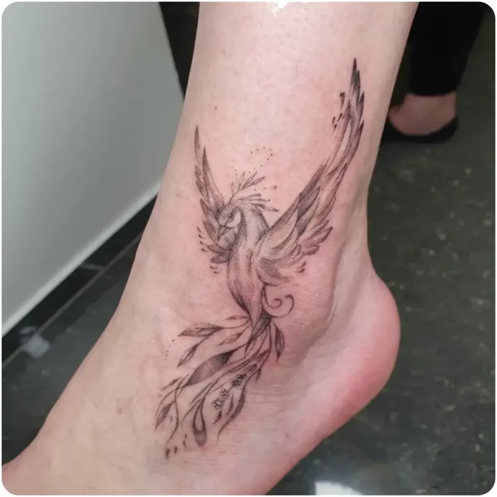 tatuaggio fenice piede