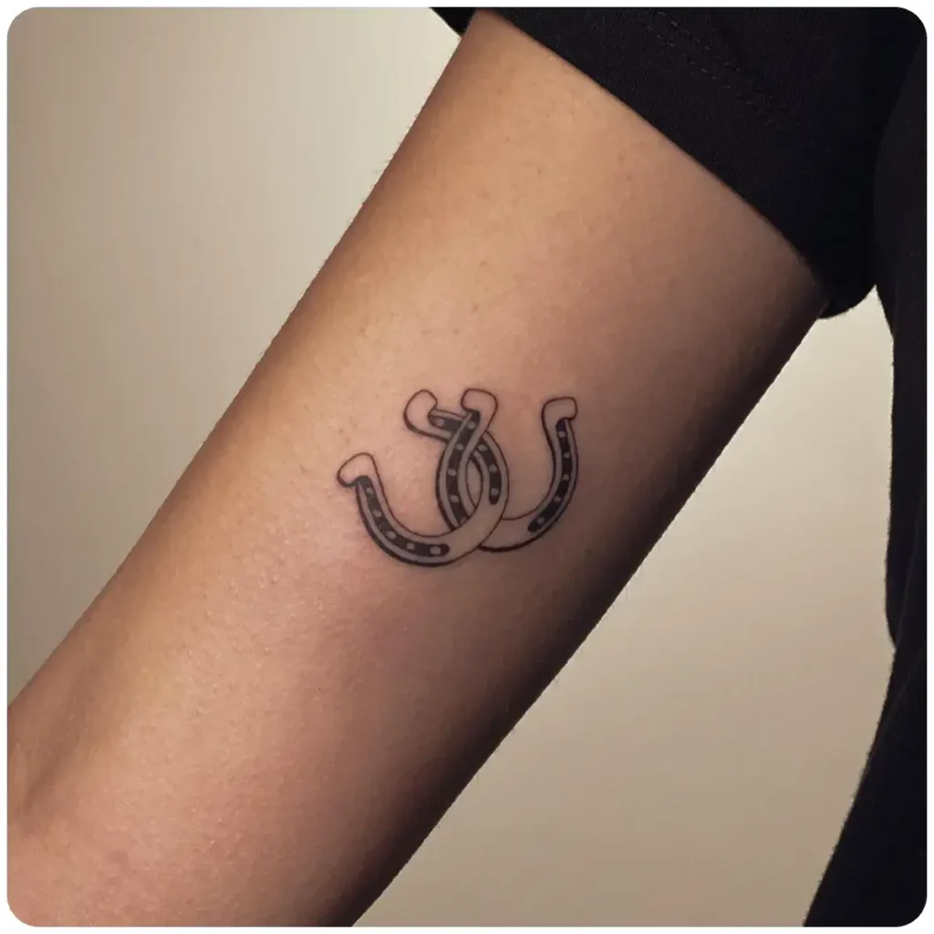 tatuaggio ferro di cavallo coppia