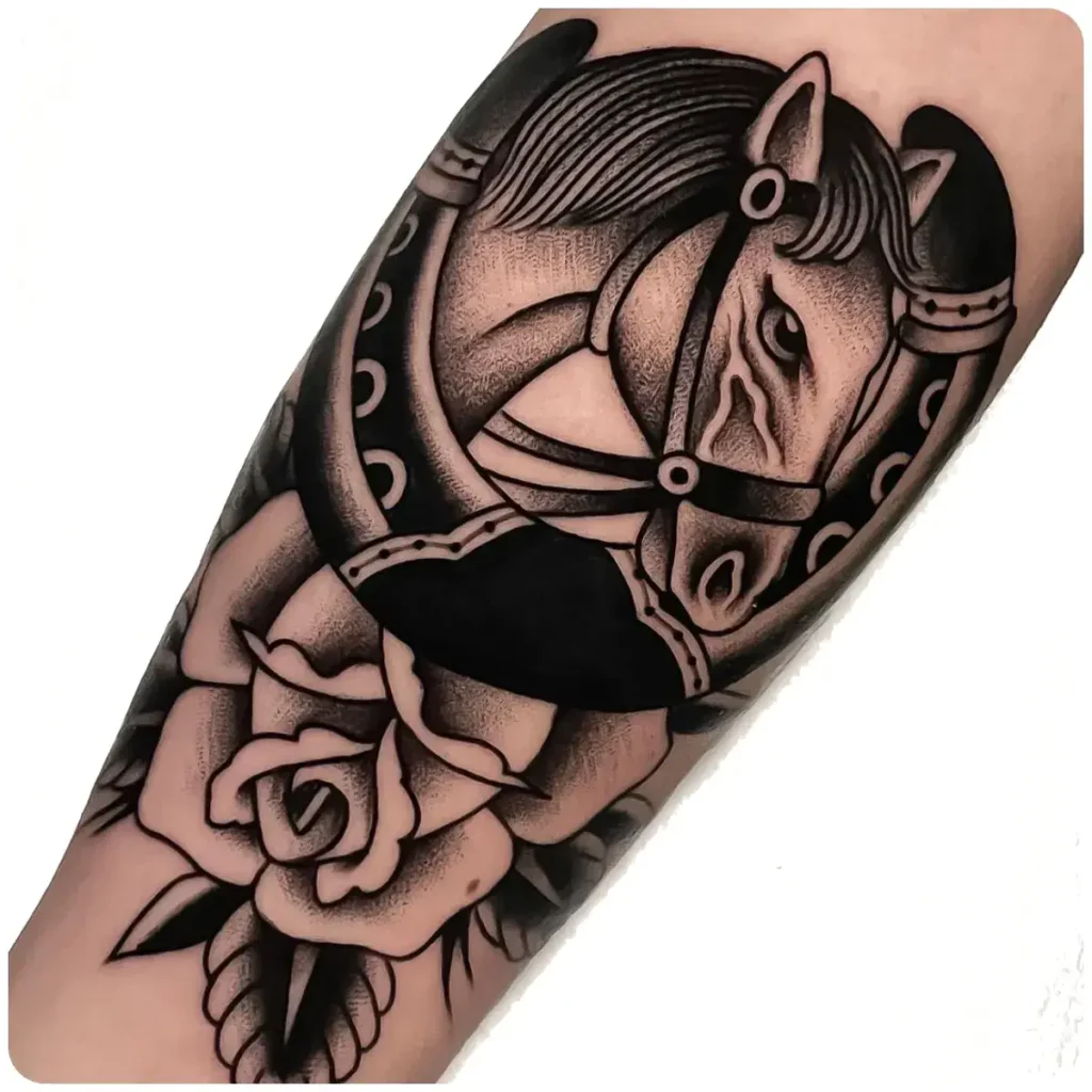 tatuaggio ferro di cavallo e cavallo