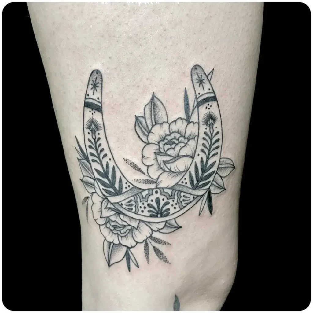 tatuaggio ferro di cavallo mandala