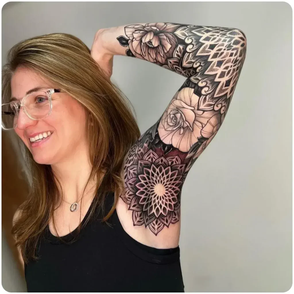 tatuaggio mandala ascella