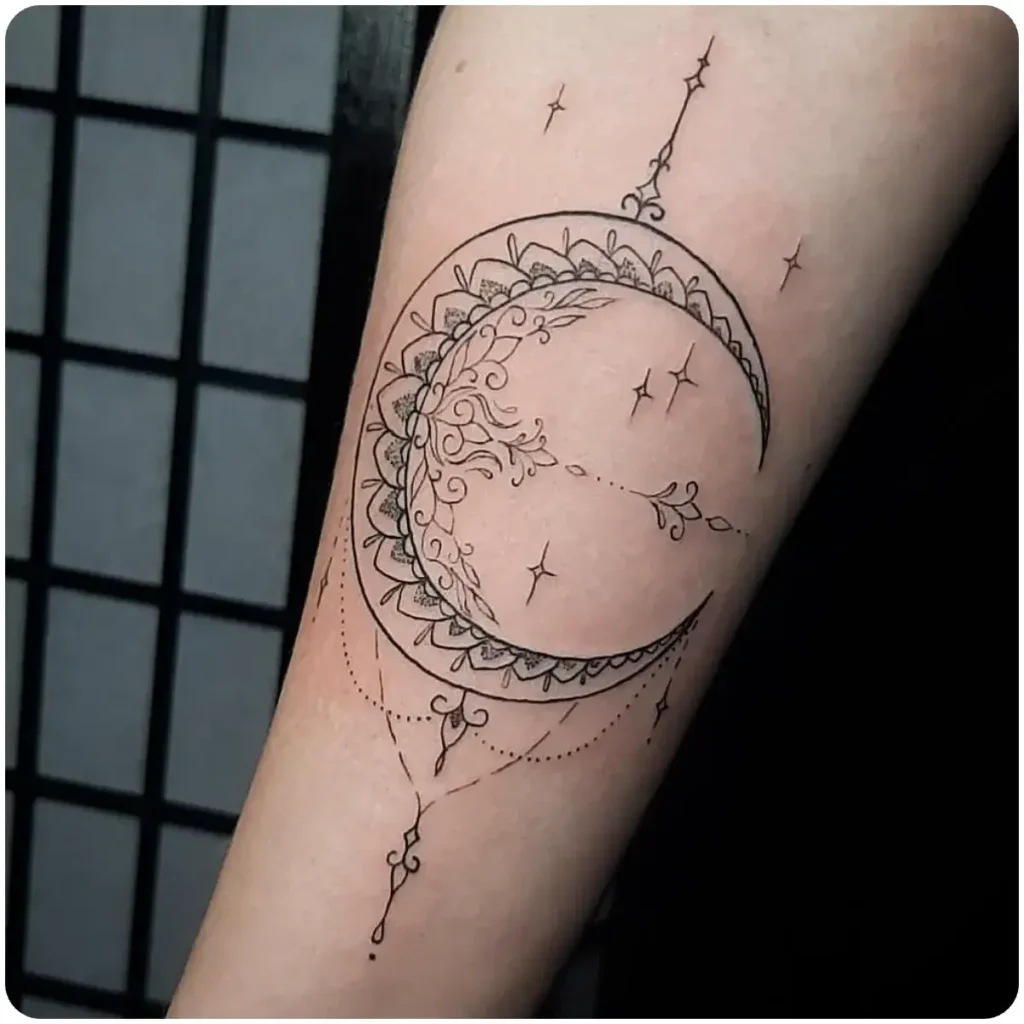 tatuaggio mandala luna