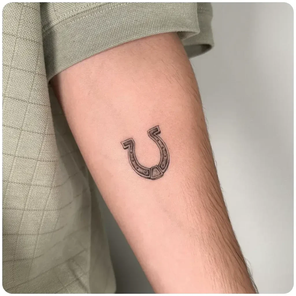 tatuaggio piccolo ferro di cavallo