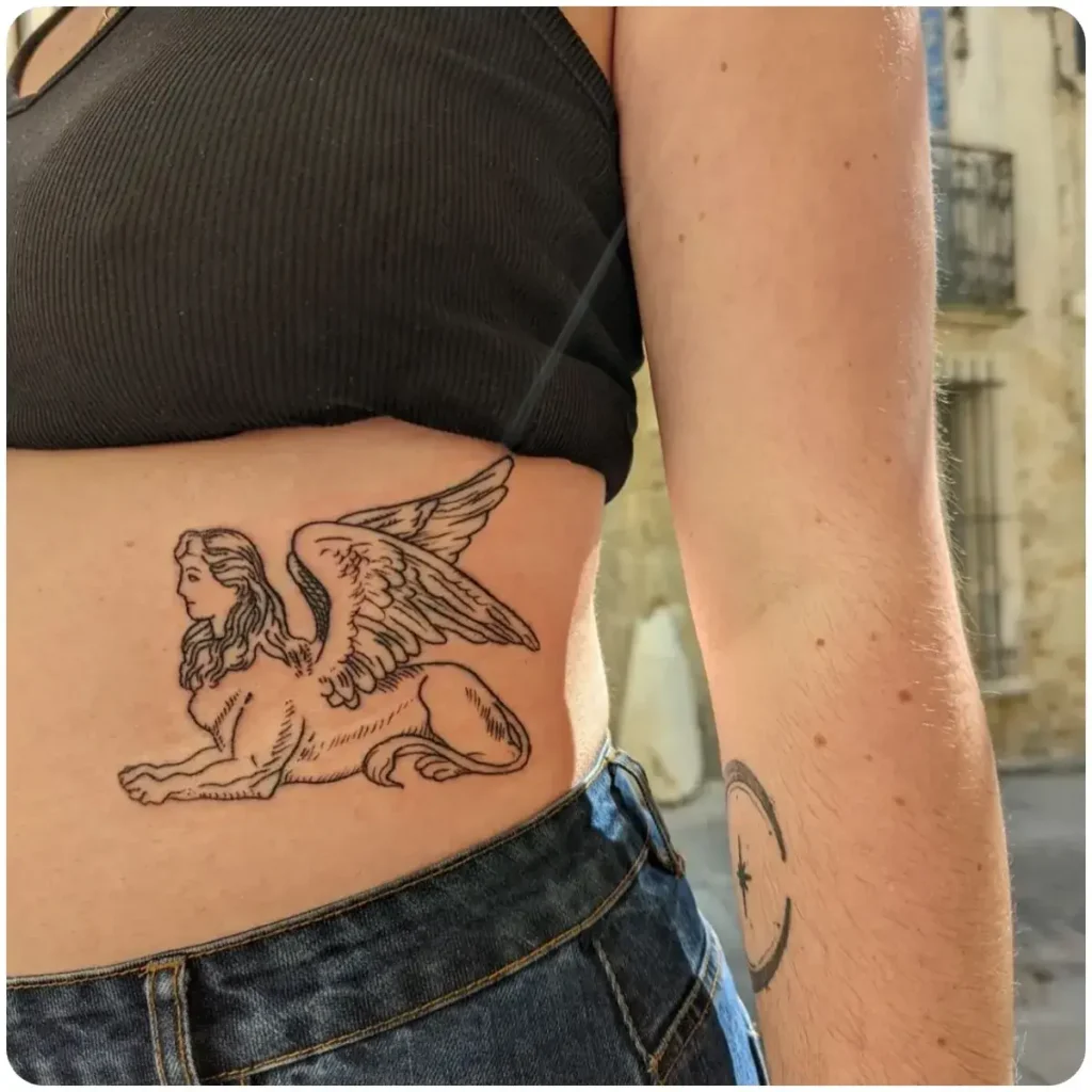 tatuaggio sfinge fianco