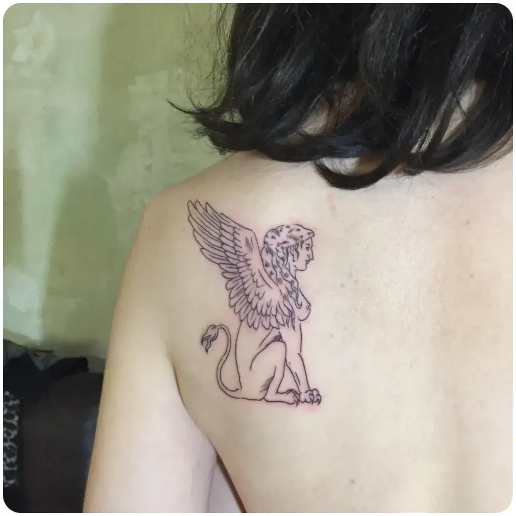 tatuaggio sfinge ragazza