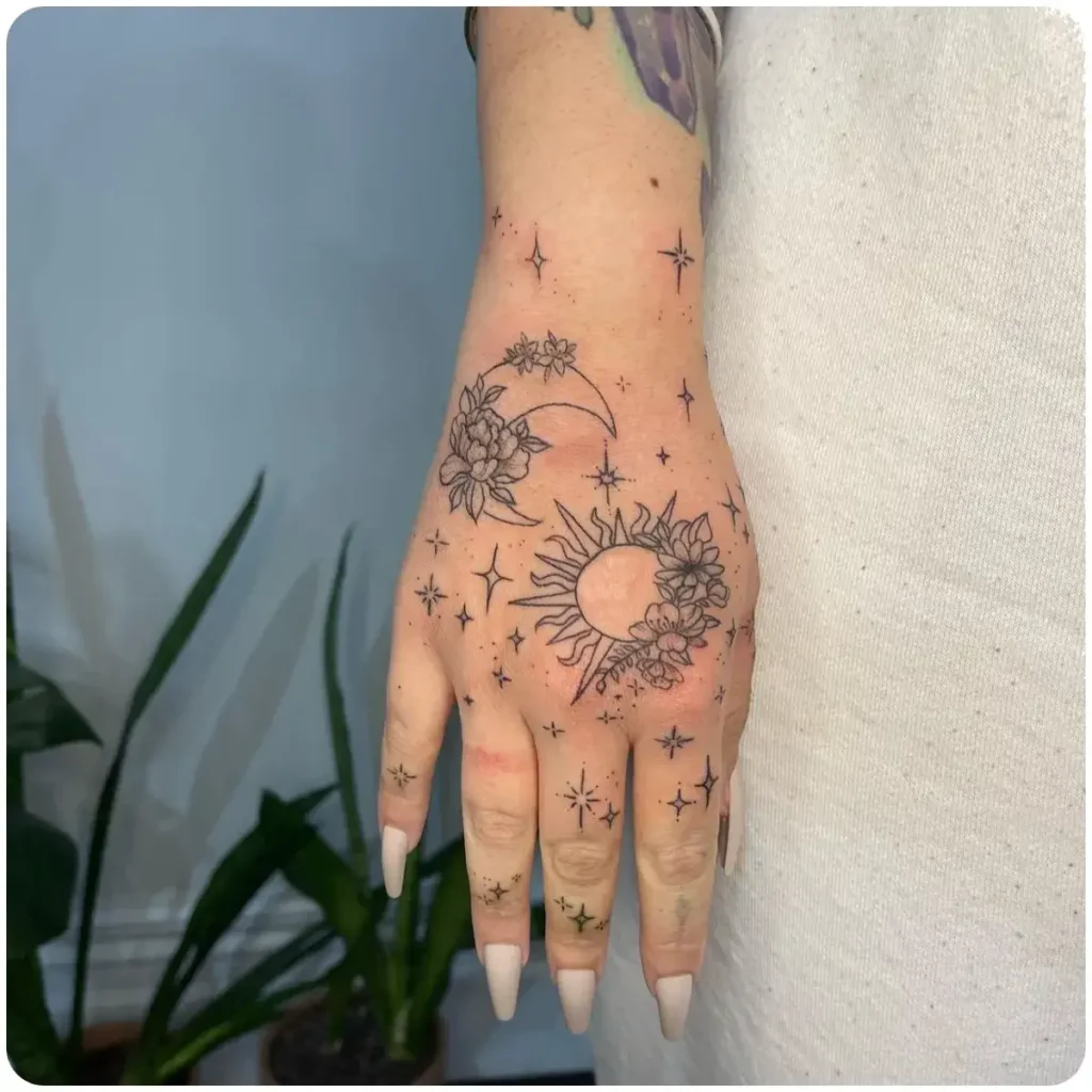 tatuaggio sole e luna fiori