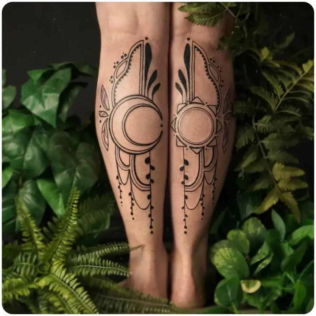 tatuaggio sole e luna polpacci