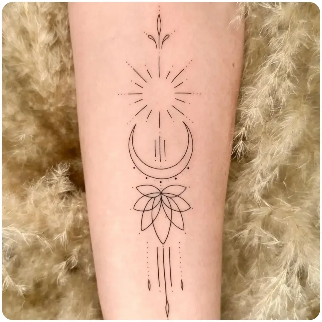 tatuaggio sole e luna stilizzato