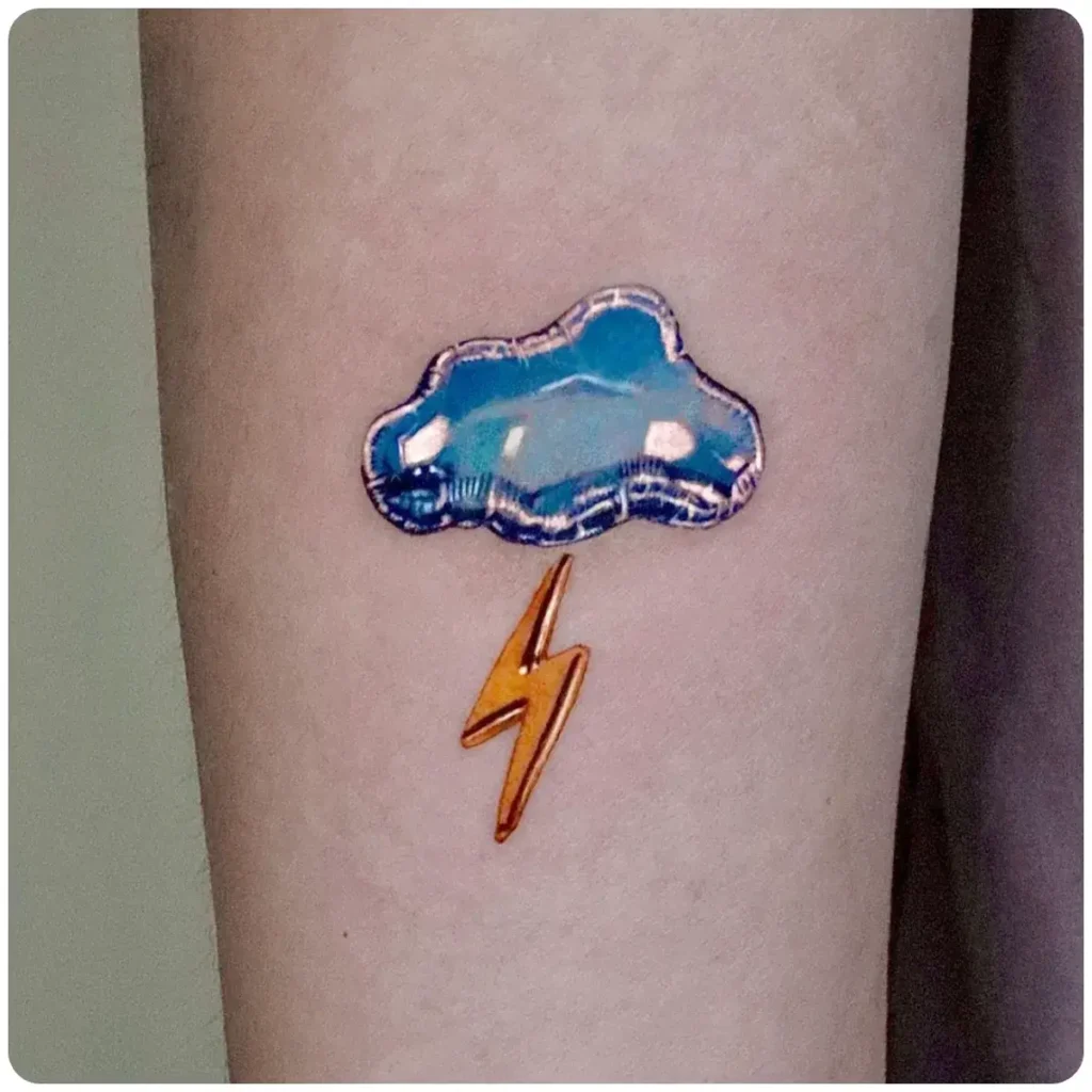 tatuaggio fulmine nuvola