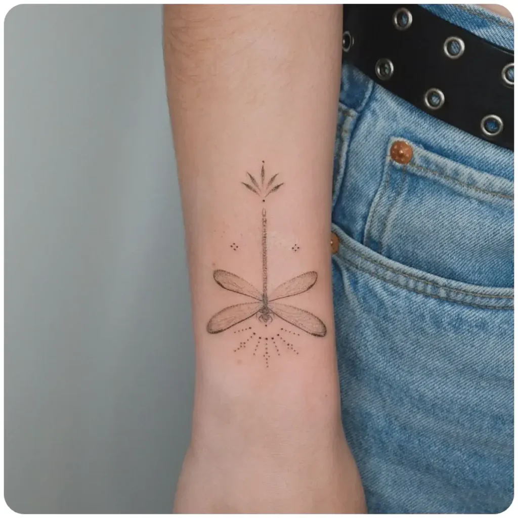 tatuaggio libellula mandala