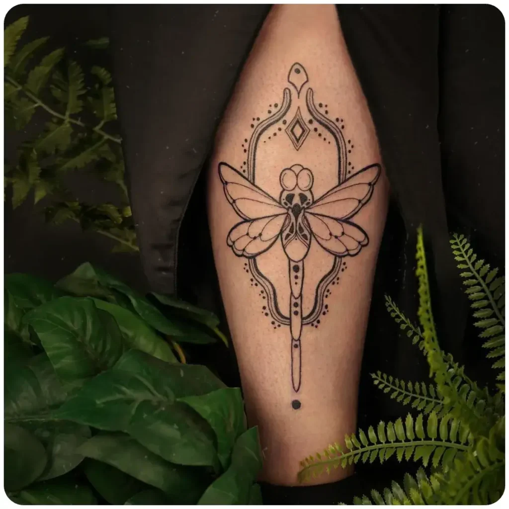 tatuaggio libellula maori