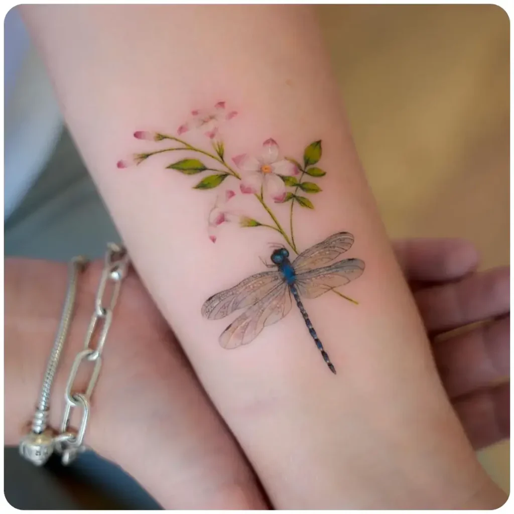 tatuaggio libellula mini colorato
