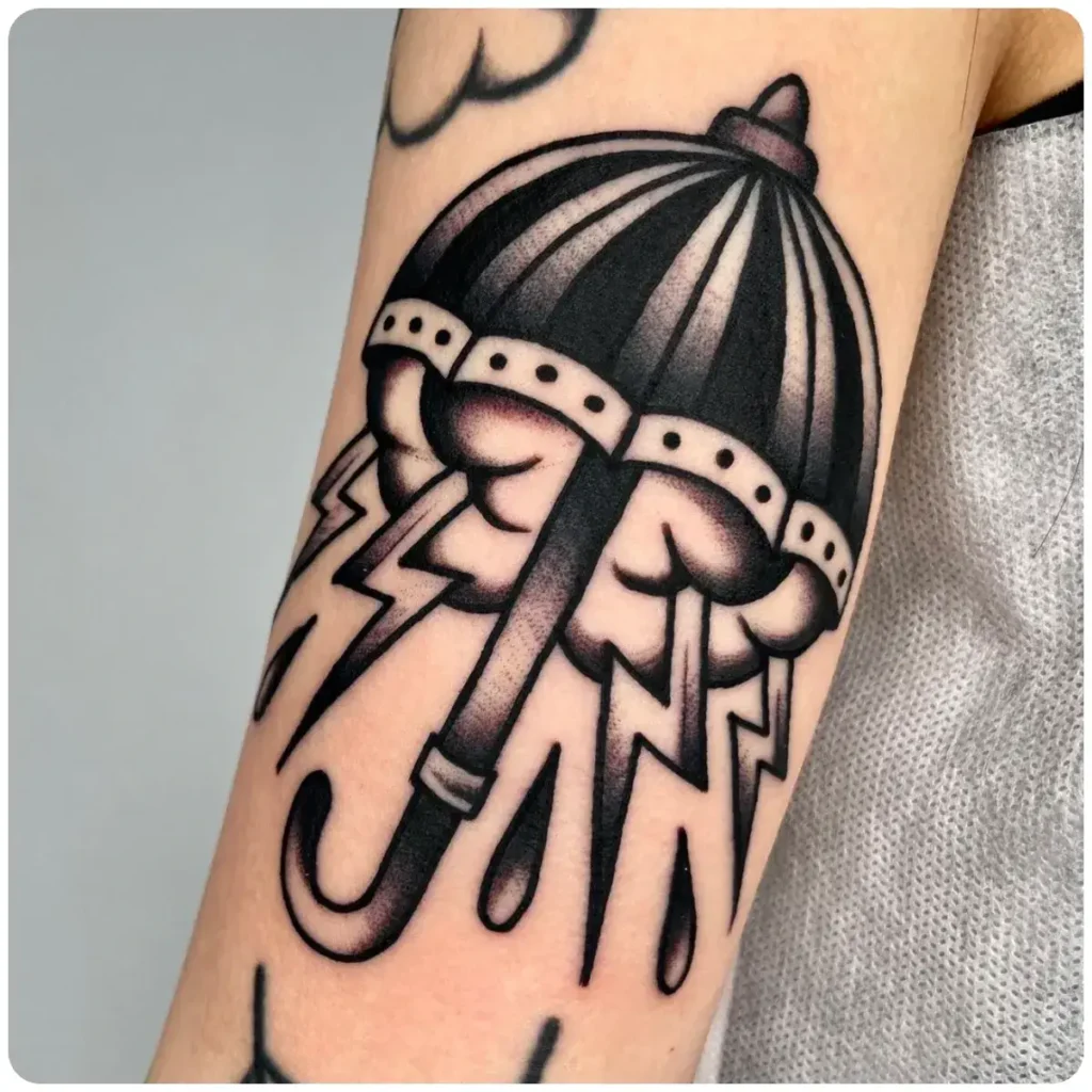 tatuaggio ombrello fulmini
