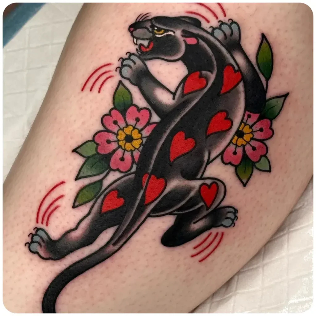 tatuaggio pantera cuori fiori