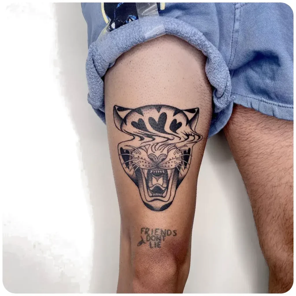 tatuaggio pantera gamba