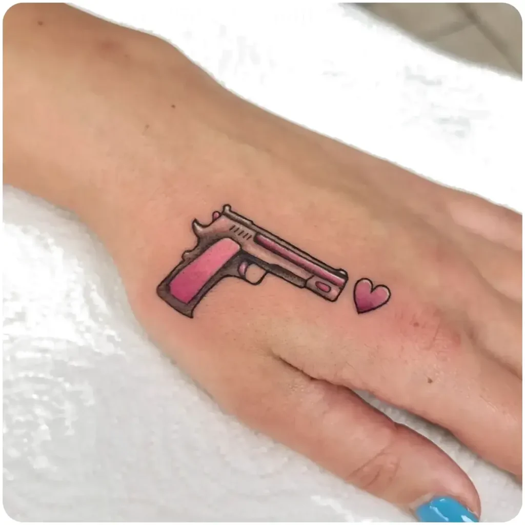 tatuaggio pistola mano