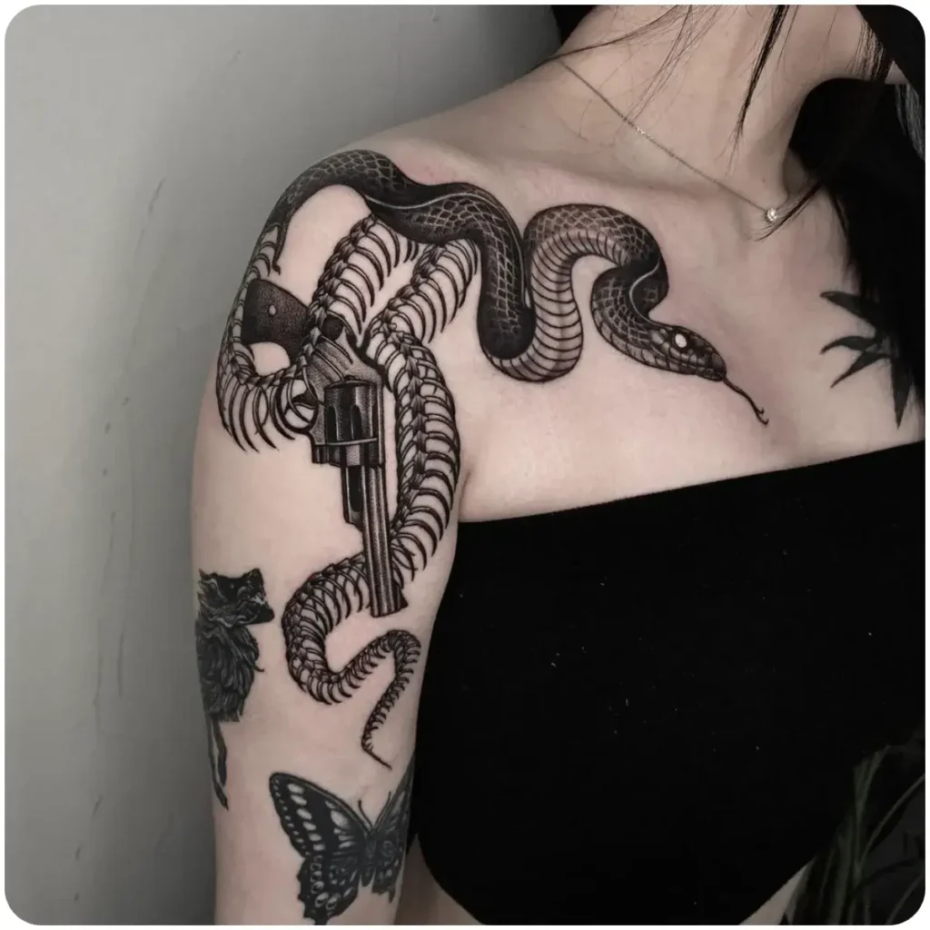 tatuaggio pistola serpente