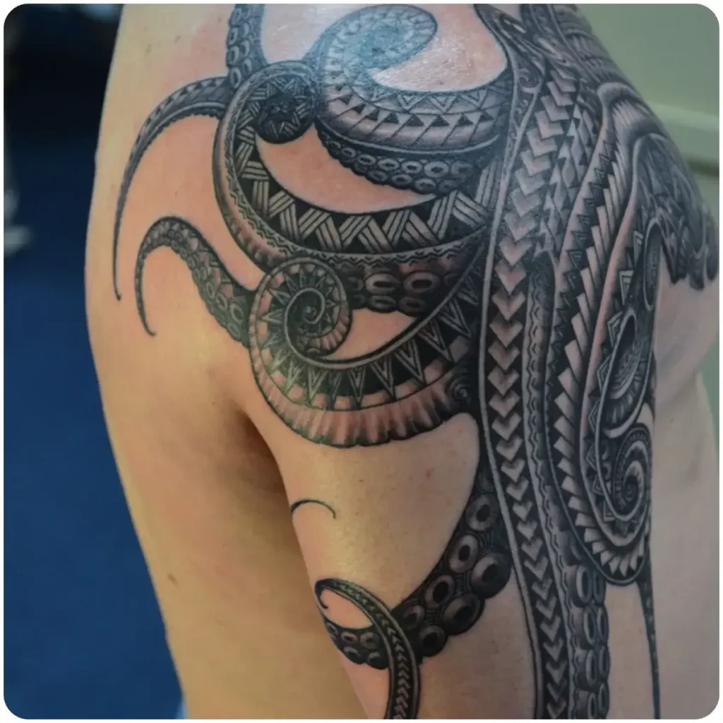 tatuaggio polpo maori