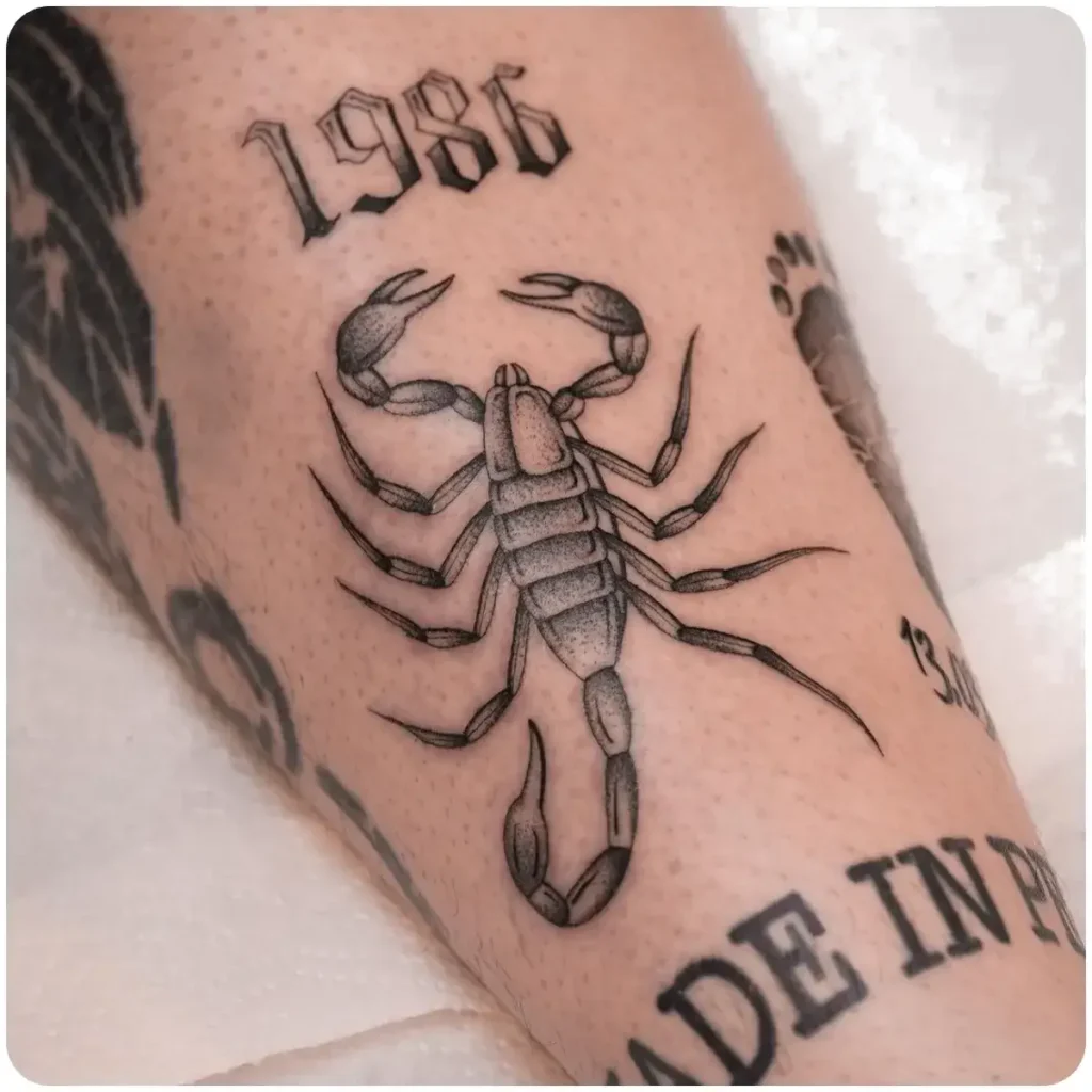 tatuaggio scorpione anno