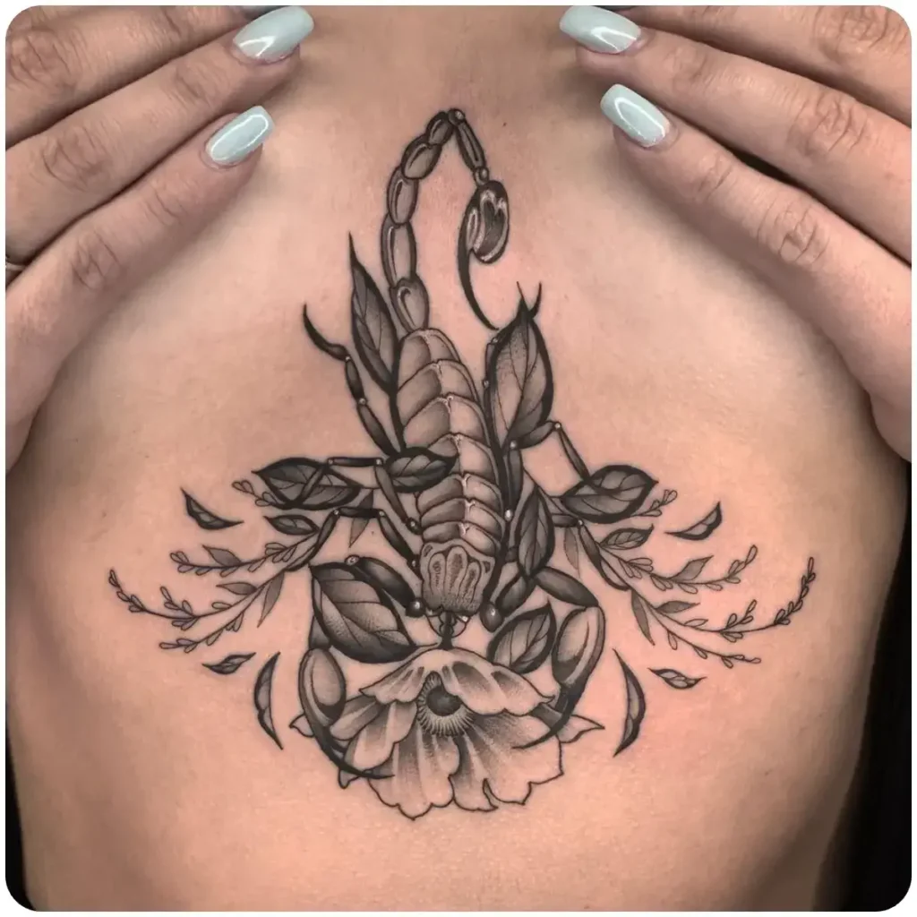 tatuaggio scorpione fiori petto
