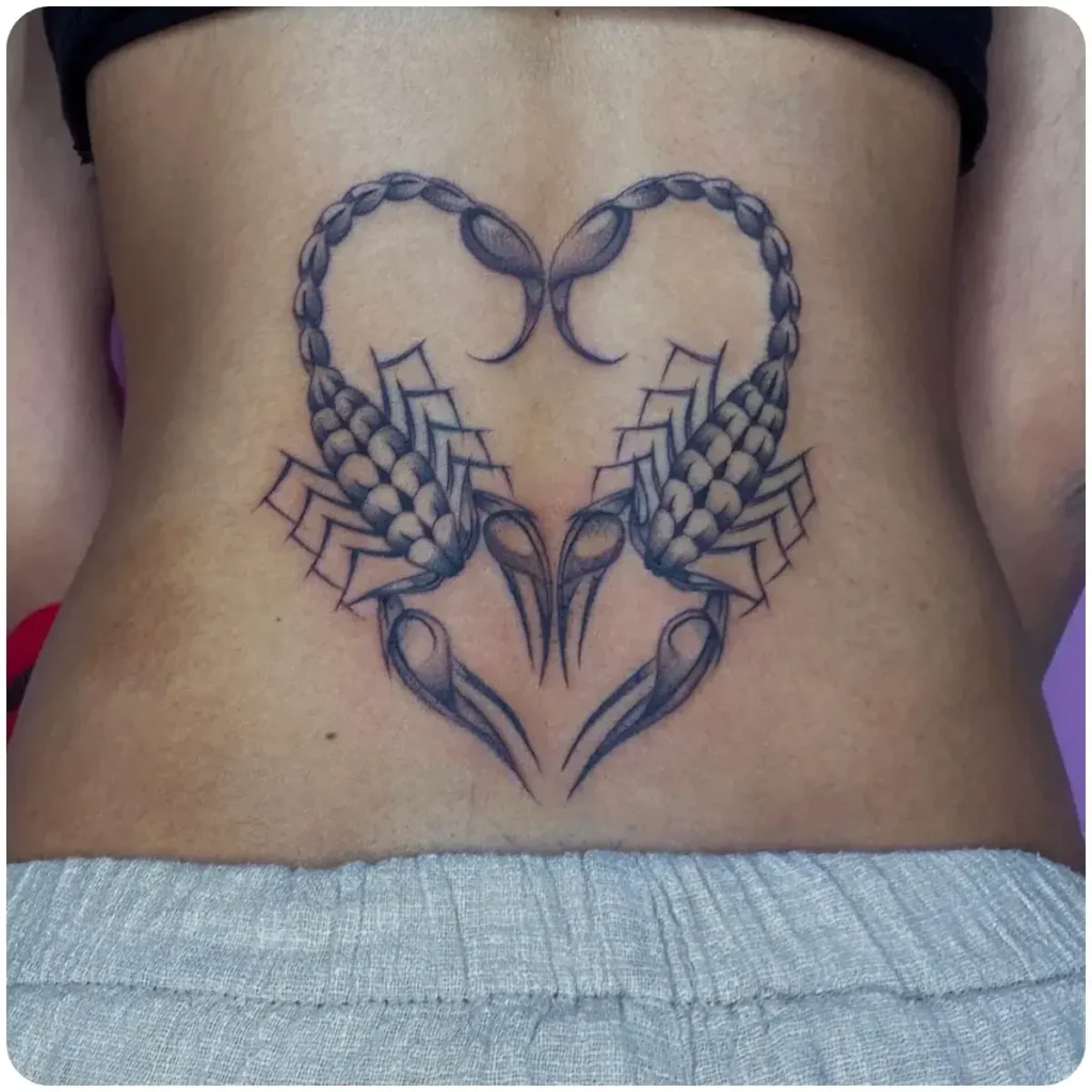 tatuaggio scorpione schiena