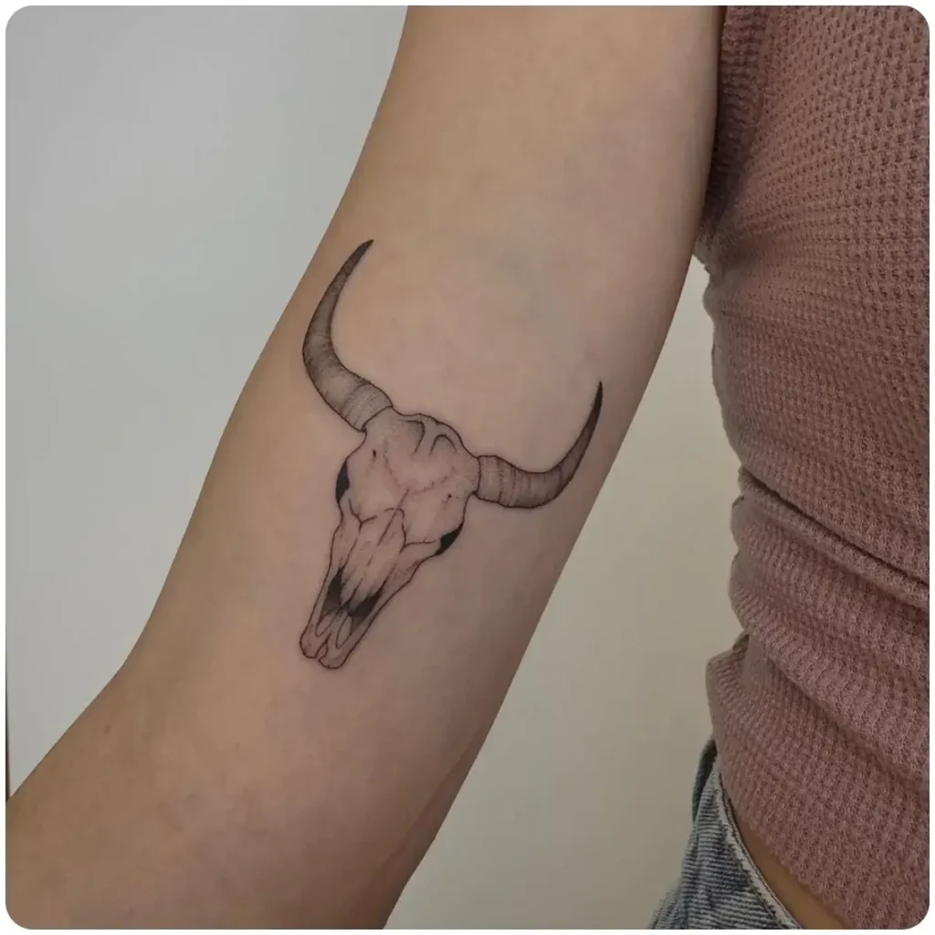 tatuaggio teschio toro
