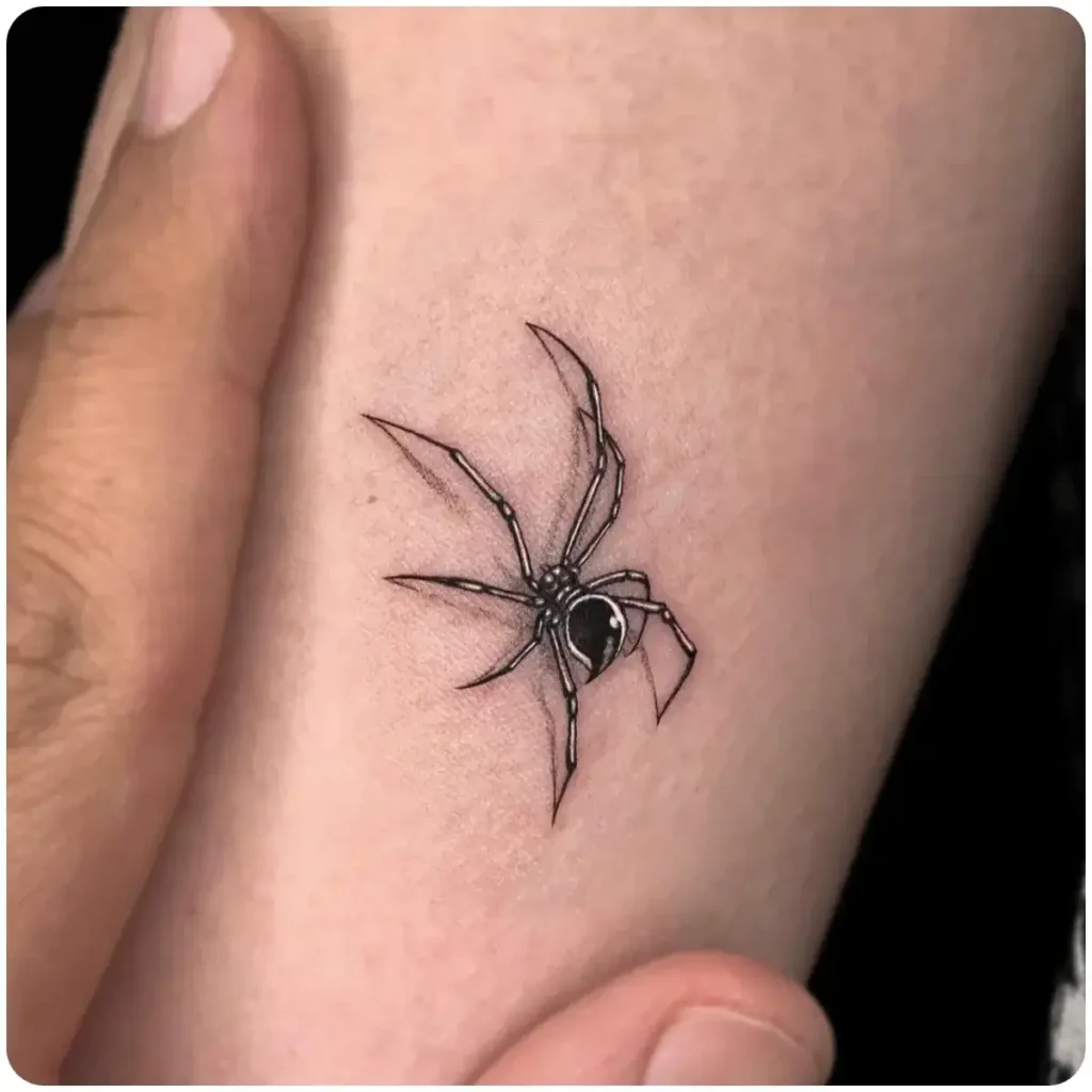 tatuaggio vedova nera piccolo
