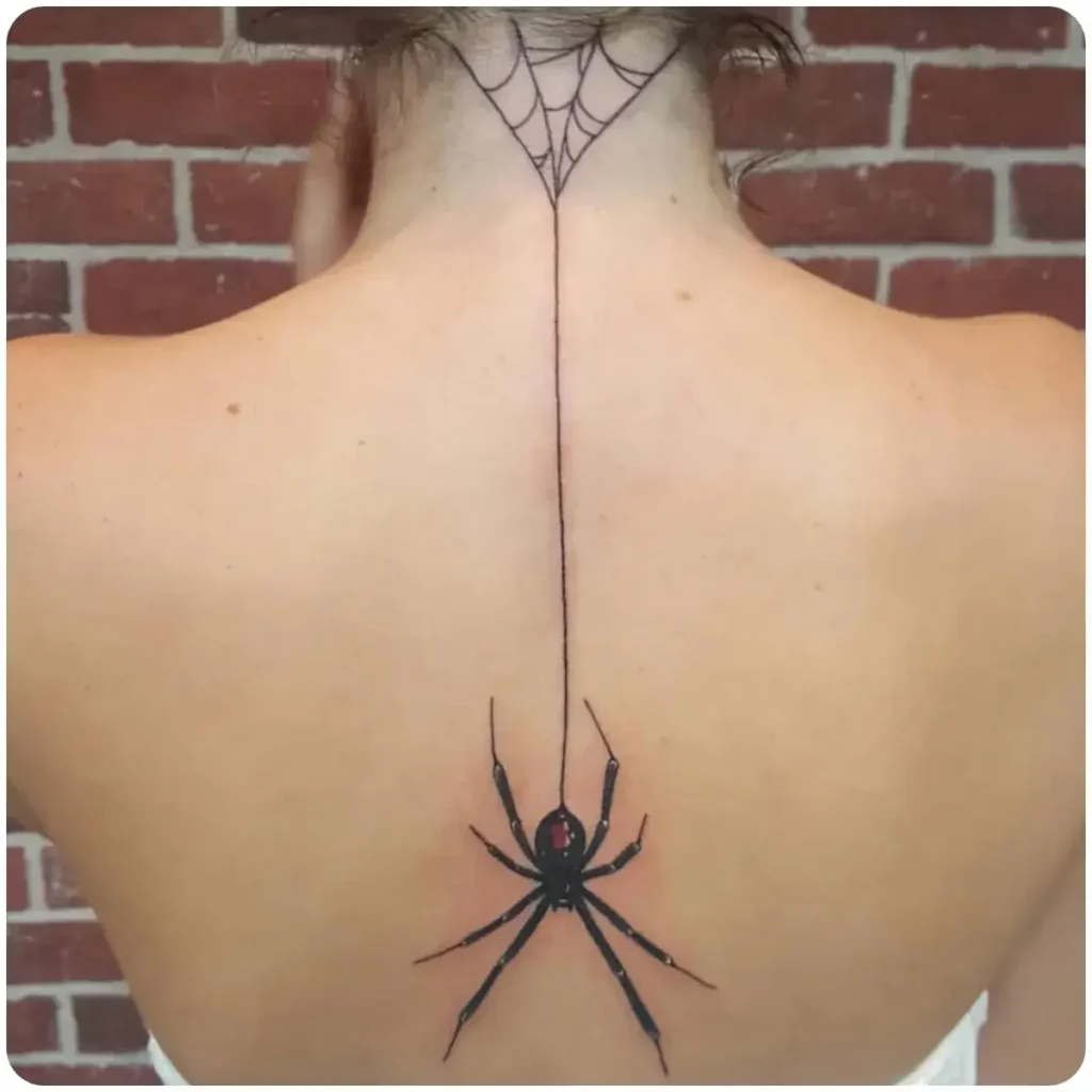 tatuaggio vedova nera schiena