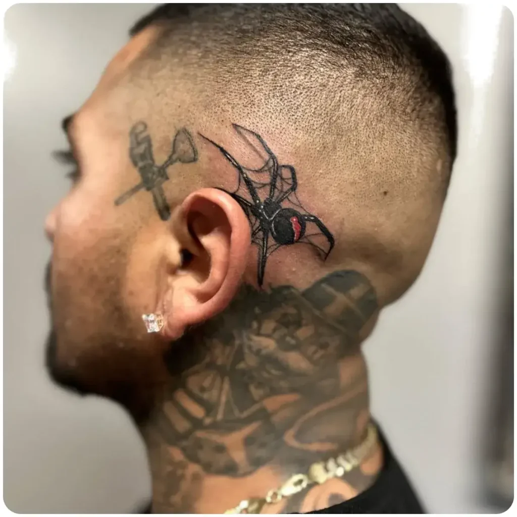tatuaggio vedova nera testa